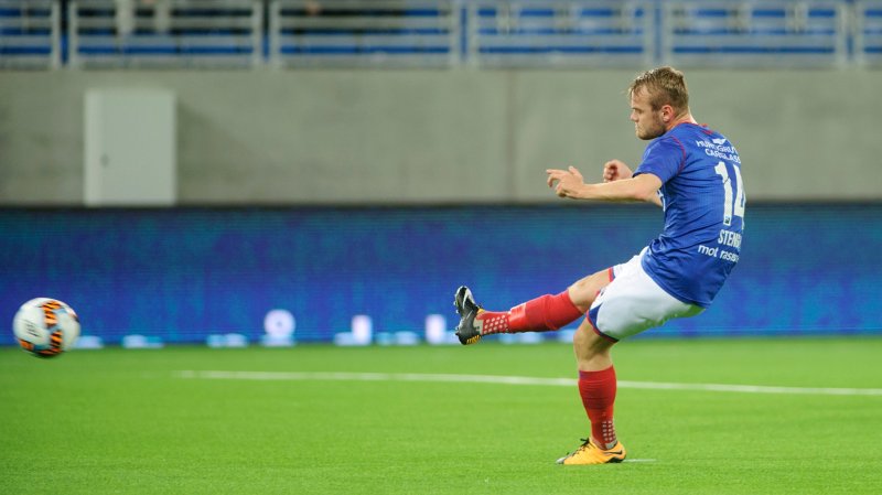 Herman Stengel limer straffesparket i krysset (Foto: Digitalsport)