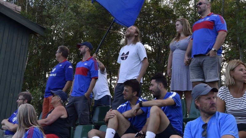 Det er lite å si på stemningen under Norway Cup (Foto: Hasselgren)
