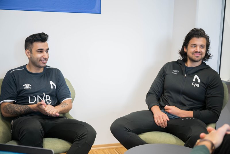Jasmeet Gill (t.v) og Vegard Kopangen Bugge i Nordavind gleder seg over ny tittelfartner (Foto: Nordavind)