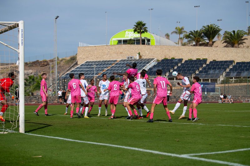 Vålerenga slo CD Tenerife 5-0 på Tenerife onsdag formiddag (Foto: Rune Julsvik)