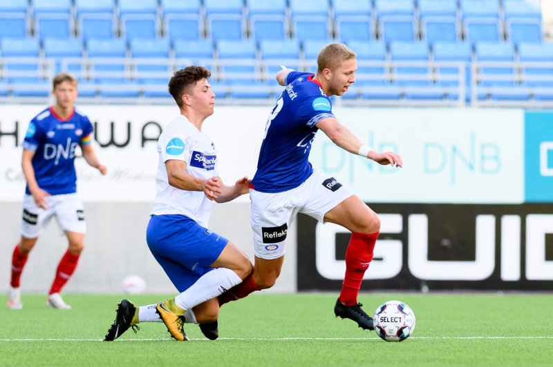 Fredrik Holmé satte inn Vålerenga 2s scoring før pause (Foto: Morten Mitchell Larød / SPORTFOTO)