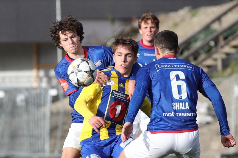 Faaberg-spillerne kjempet hardt og ga Vålerenga kamp i cupens første runde (Foto: Geir Olsen / NTB scanpix)