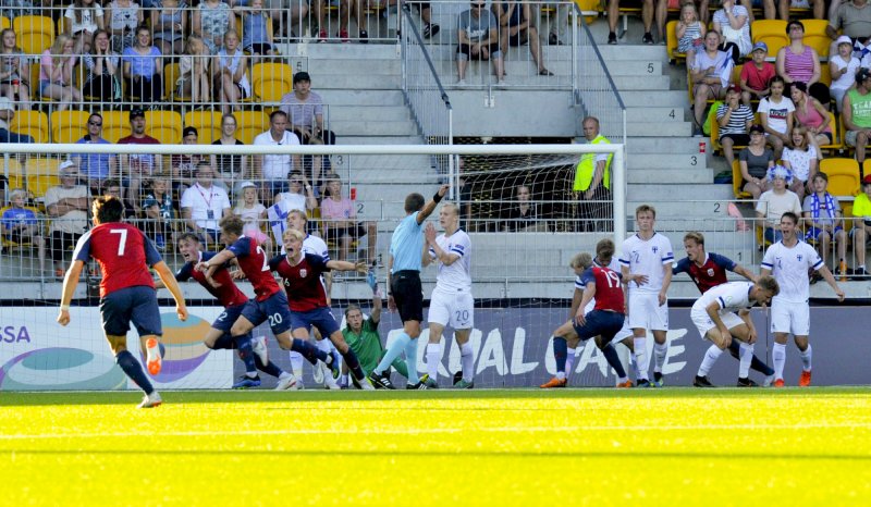 Christian Borchgrevink scora Norges tredje mål mot Finland. (Foto: Juha Harju / Lehtikuva / NTB scanpix)