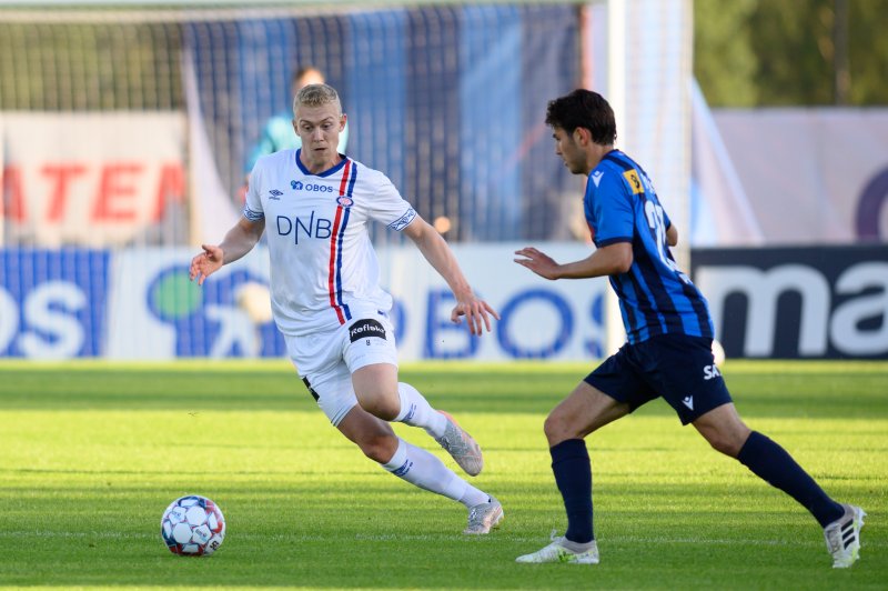 Henrik Bjørdal var mye involvert for Vålerenga (Foto: Morten Mitchell Larød / SPORTFOTO)