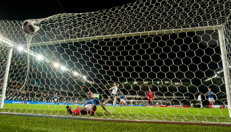 Felipe Carvalho måtte se ballen i nettet for andre gang i onsdagens kvartfinale (Foto: Ned Alley / NTB scanpix)