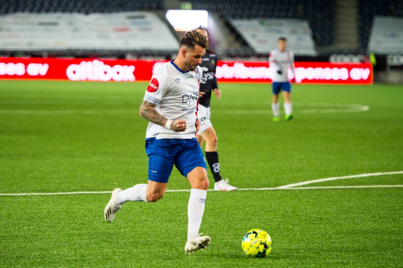 Aron Dønnum fikk to store muligheter før pause, og satte inn 1-0 i 1. omgangs siste sekund (Foto: Carina Johansen / NTB)