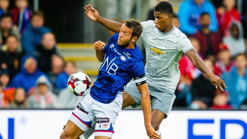Jonatan Tollås Nation og Marcus Rashford hadde mange dueller i kampen (Foto: Digitalsport)
