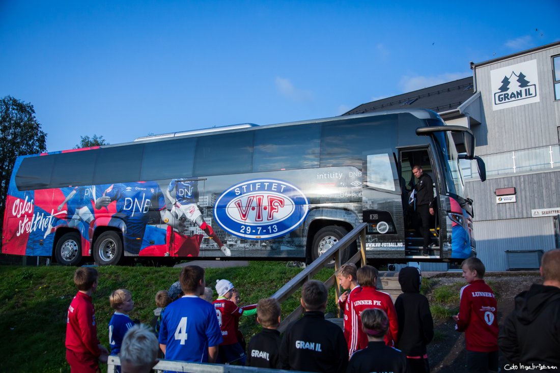 Vålerenga buss Unibuss Engaland Hadeland_cato