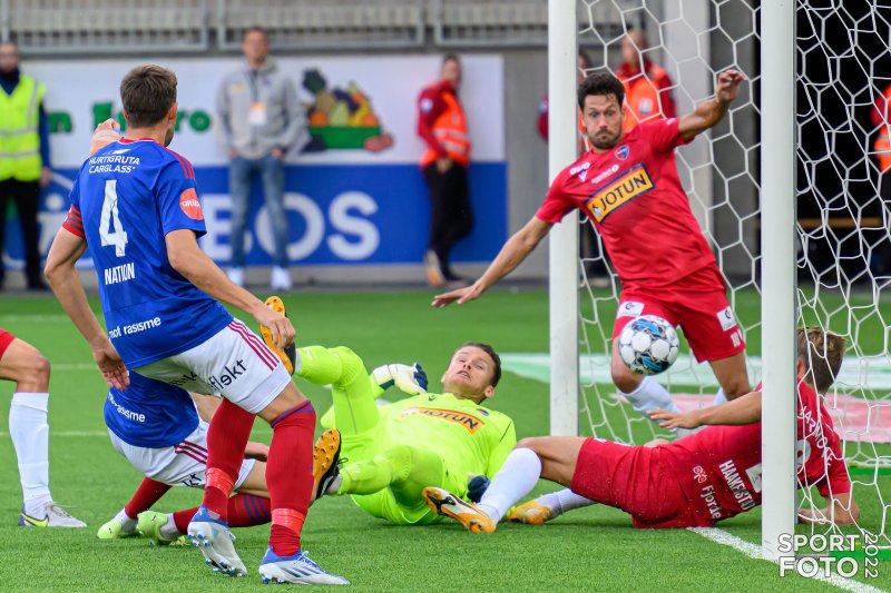 Amor Layouni setter inn 1-0 mot Sandefjord (Foto: Morten Mitchell Larød / SPORTFOTO)