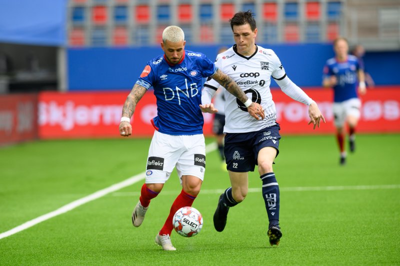 Dønnum og resten av Vålerenga-spillerne sleit med å finne rytmen i angrepsspillet før pause (Foto: Morten Mitchell Larød / SPORTFOTO)