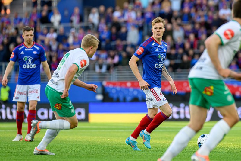 Tobias Christensen søker etter løsninger (Foto: Morten Mitchell Larød / SPORTFOTO)