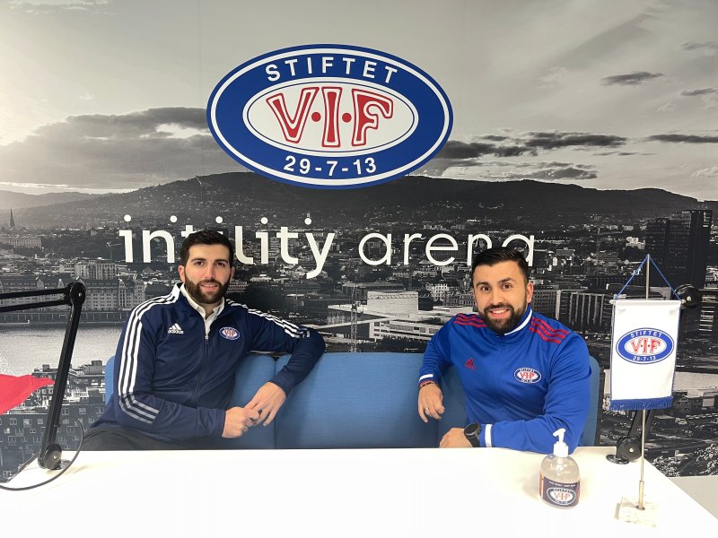 Ashkan Parvizian og Mehran Amundsen-Ansari i signeringsmøte på Intility Arena (Foto: VIF Media)