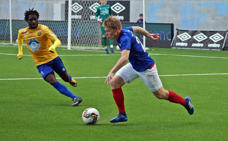 Harald Martin Hauso i aksjon for Vålerenga 2 mot Brattvåg i mai (Foto: Kenneth Berger)