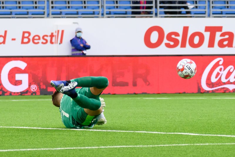 Kjetil Haug opererte som en levende vegg mot KAA Gent (Foto: Morten Mitchell Larød / SPORTFOTO)