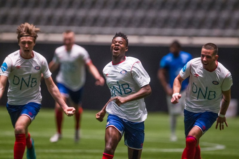 Holme tok Vålerenga til cupfinalen i 2016. Nå har treneren forlenget avtalen ut 2019 (Foto: Digitalsport)