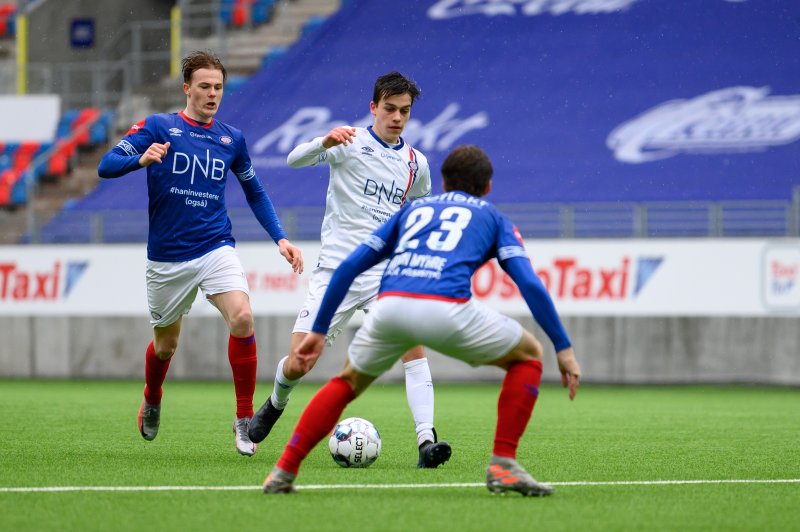 Magnus Bech Riisnæs og de andre Vålerenga-gutta har hatt en god landslagssamling (Foto: Morten Mitchell Larød / SPORTFOTO)