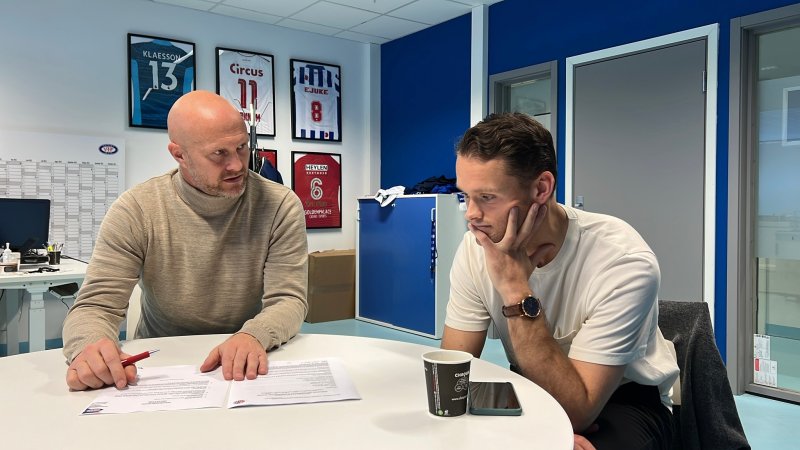 Joacim Jonsson og Jacob Storevik på Intility Arena tirsdag formiddag (Foto: Mike Kjølø)