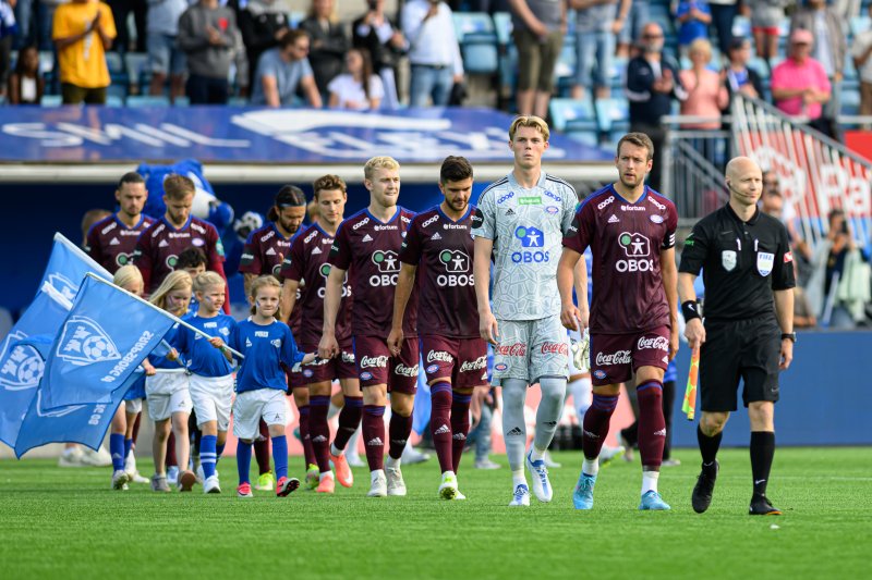 Jonatan har gått i front for siste gang i Vålerenga-drakt (Foto: Morten Mitchell Larød / SPORTFOTO)