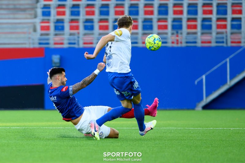 Aron Dønnum var god for Vålerenga før pause og fortsatte i samme stil i 2. omgang (Foto: Morten Mitchell Larød / SPORTFOTO)