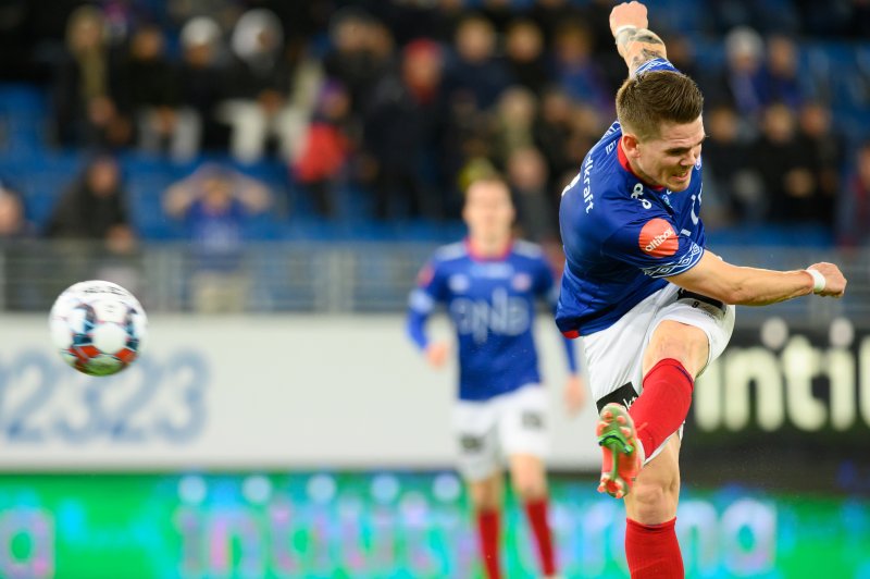 Kjartansson med nok et drømmetreff mot Brann (Foto: Morten Mitchell Larød / SPORTFOTO)