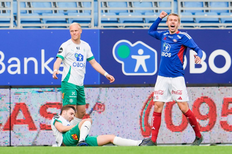 Elias Hagen sendte Vålerenga i ledelsen med en lekker avslutning (Foto: Terje Pedersen / NTB)