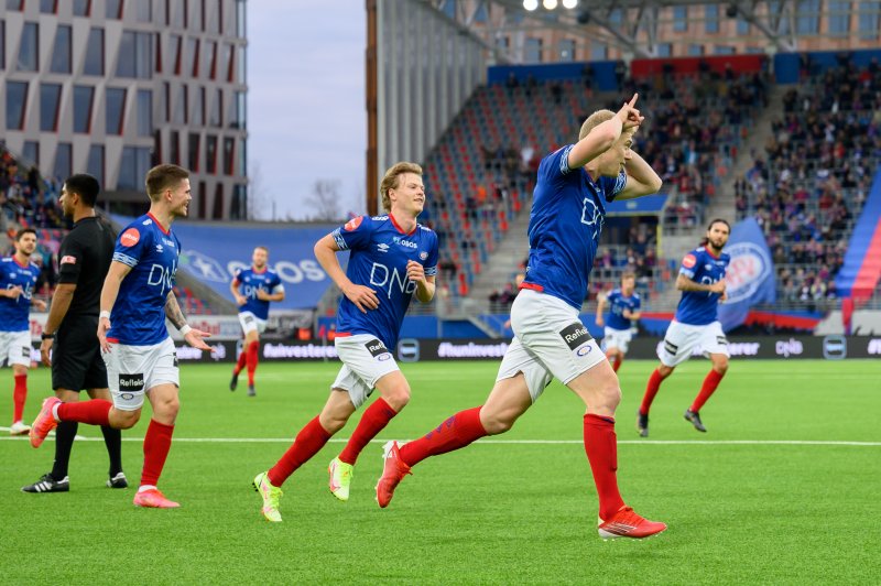 Oksen fra Sunnmøre sendte Vålerenga i ledelsen fra ellevemeteren (Foto: Morten Mitchell Larød / SPORTFOTO)