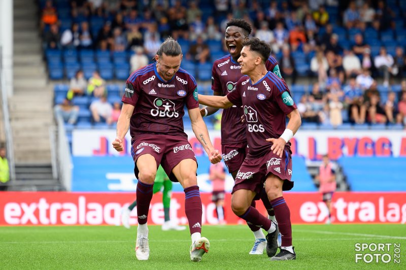 Layouni, Jatta og Sahraoui jubler for 1-0 i Sarpsborg (Foto: Morten Mitchell Larød / SPORTFOTO)