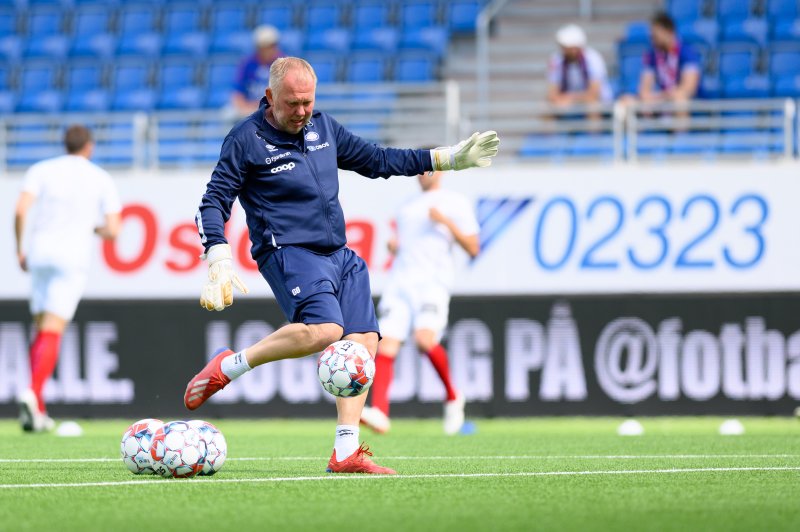 Keepertrener Gjermund Østby kjenner Dyngeland godt fra tiden på landslaget (Foto: Morten Mitchell Larød / SPORTFOTO)