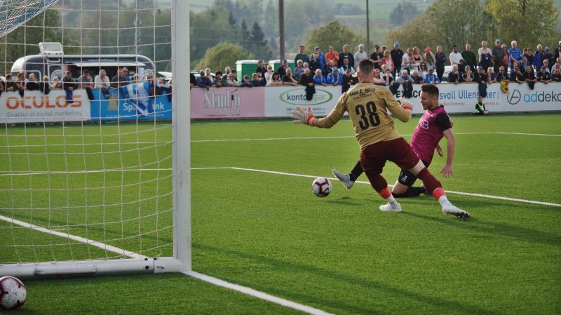 Matthias Vilhjalmsson sendte Vålerenga i føringen borte mot Eidsvold Turn (Foto: Kenneth Berger)