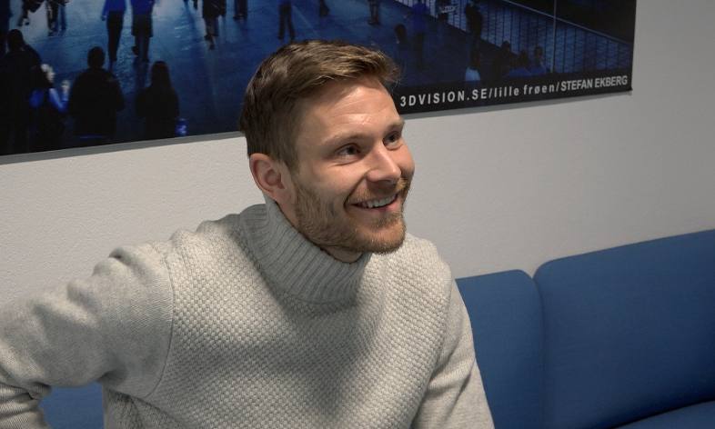 Matthías Vilhjálmsson møtte nye lagkamerater og kolleger på Intility Arena mandag formiddag (Foto: VIF Media)