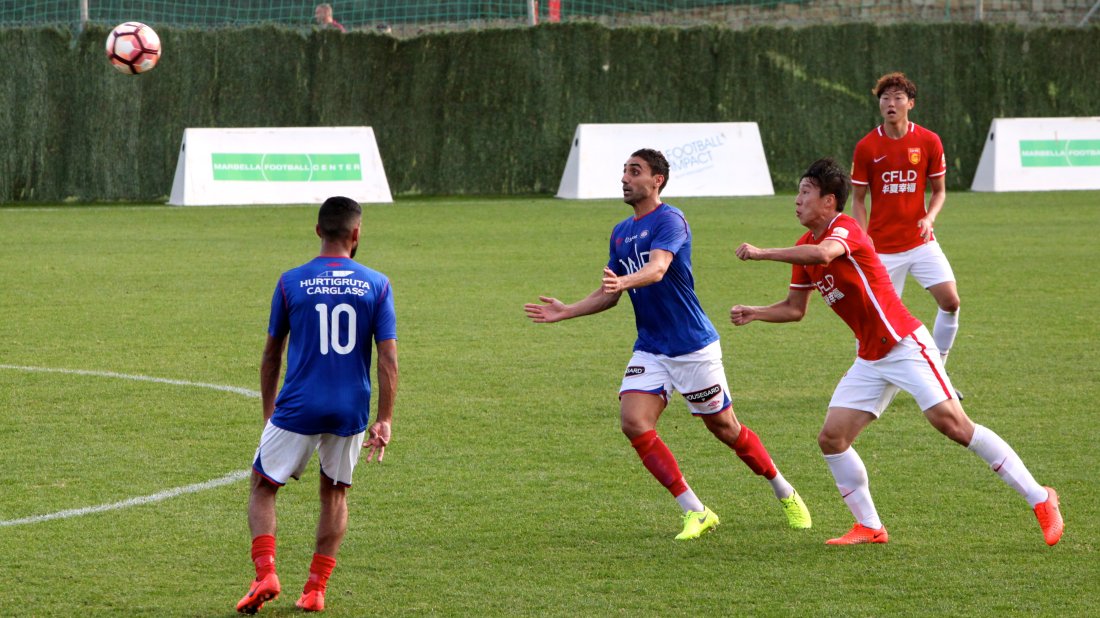 Mohammed Abdellaoue scora to ganger for Vålerenga i fredagens 3-1-seier (Foto: VIF Media)