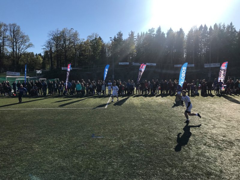 Det var god stemning da Vålerenga-legendene møtte Nesodden til dyst onsdag kveld (Foto: Vålerenga)