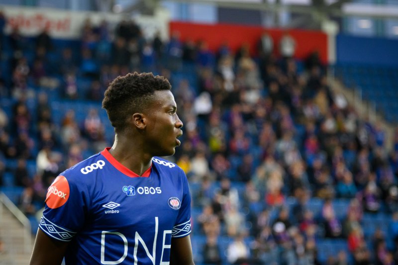 Seedy Jatta var god for Vålerenga etter pause (Foto: Morten Mitchell Larød / SPORTFOTO)