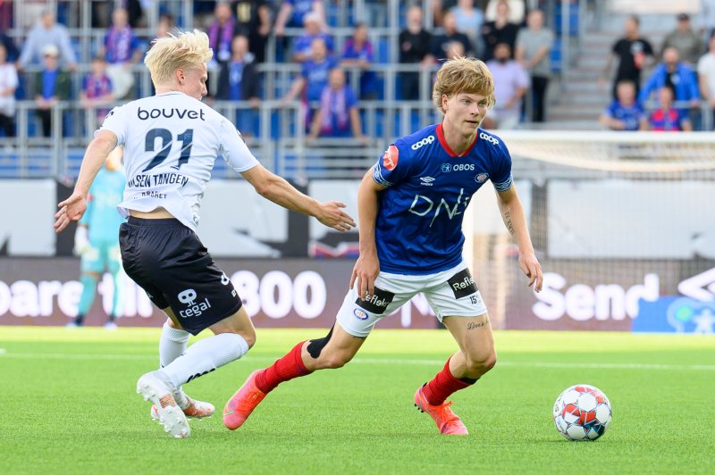 Odin Thiago Holm med et av flere lekre raid før pause (Foto: Morten Mitchell Larød / SPORTFOTO)