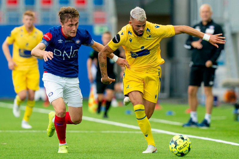 Borchgrevink spilte nok en god kamp for Vålerenga og var svært aktiv på høyresiden. Her i duell med gjestenes Kristoffer Velde (Foto: Fredrik Hagen / NTB scanpix)