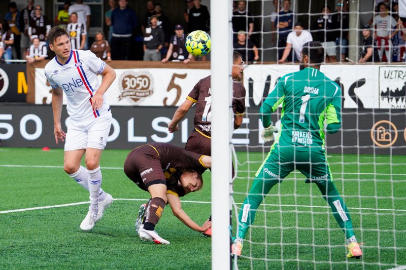 Benjamin Stokke starta på topp mot gamle lagkamerater i Mjøndalen (Foto: Heiko Junge / NTB scanpix)