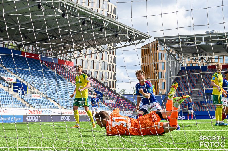 Tidlig scoringsjubel på Intility Arena (Foto: Morten Mitchell Larød / SPORTFOTO)