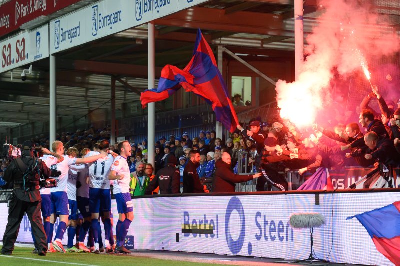 Dessverre kortvarig glede da Kjartansson sendte bortefansen til himmels (Foto: Morten Mitchell Larød / SPORTFOTO)