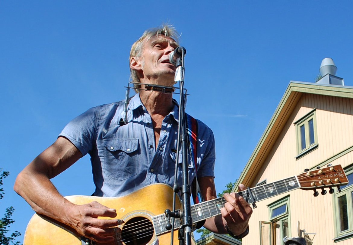 Trond Ingebretsen spiller!
