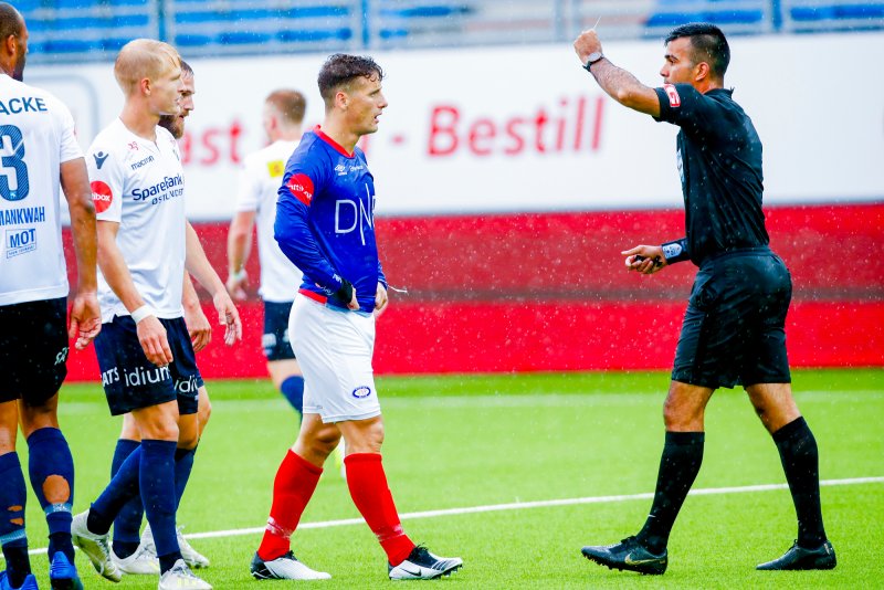 Herolind Shala både scoret og ble utvist i kampen mot Stabæk (Foto: Terje Pedersen / NTB scanpix)