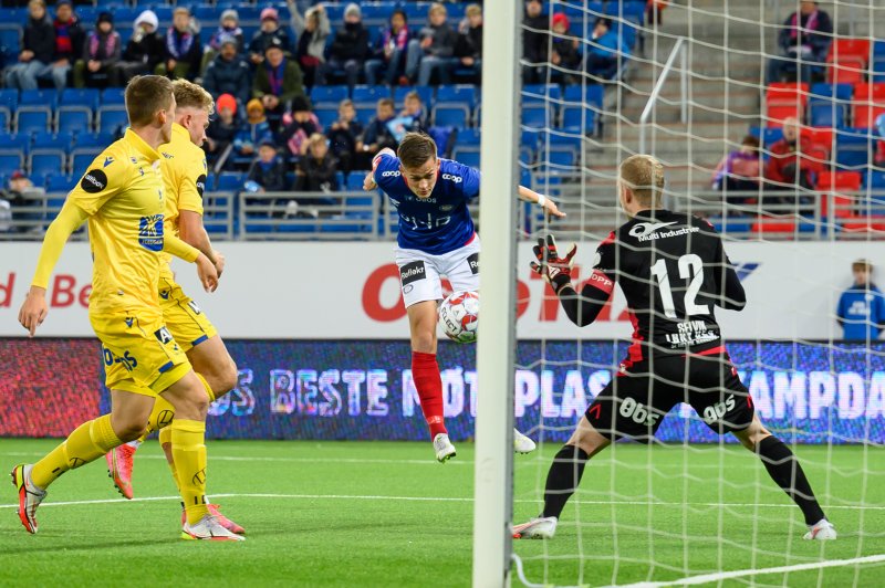 Udahl med 2. omgangs første store sjanse (Foto: Morten Mitchell Larød / SPORTFOTO)