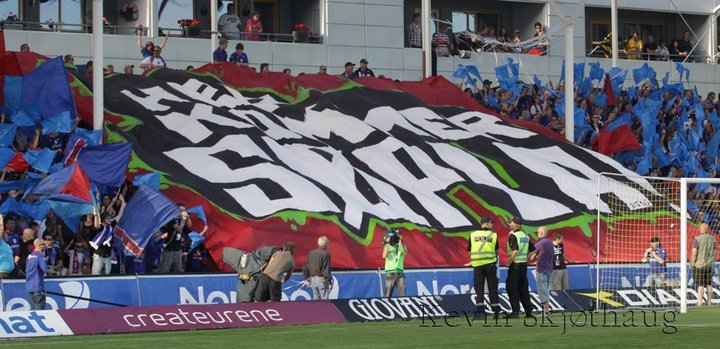 Registrer deg i Futbology-appen uansett hvilken arena du befinner deg på (Foto: Morten M. Larød)