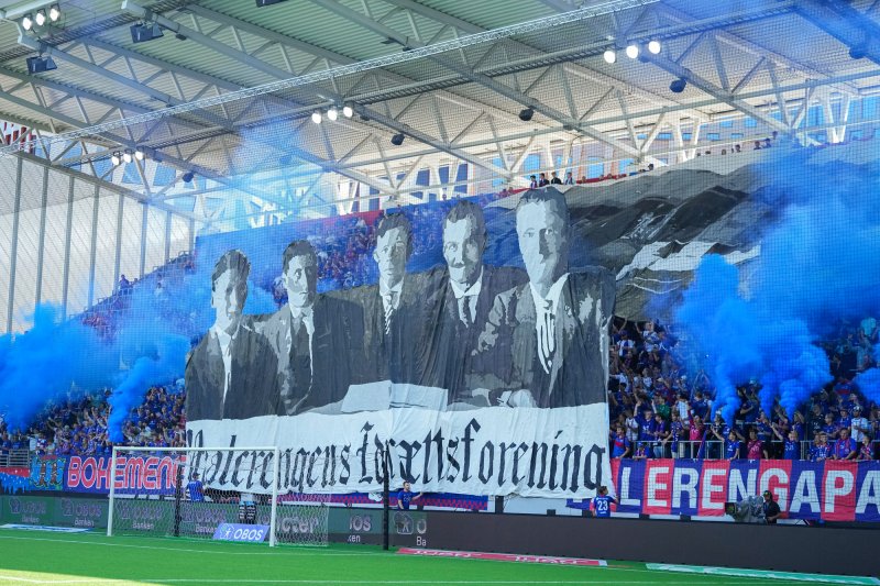 ENGA-TIFO 💙❤️ (Foto: Beate Oma Dahle / NTB)