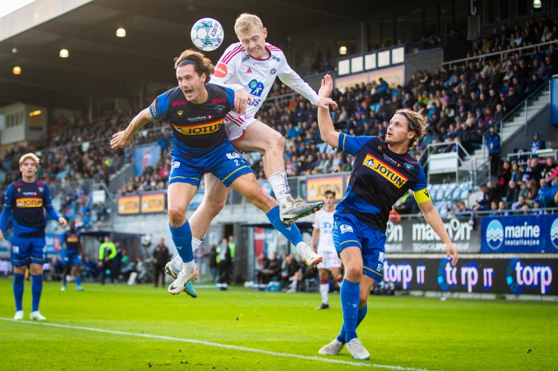 Tøffe tak på Jotun Arena (Foto: Trond R. Teigen / NTB)