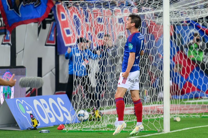 Børven jubler foran egne supportere (Foto: Morten Mitchell Larød / SPORTFOTO)