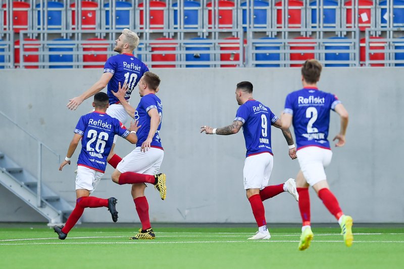 Vålerenga-jubel etter at Matthías Vilhjálmsson satte inn 1-0 (Foto: Annika Byrde / NTB scanpix)