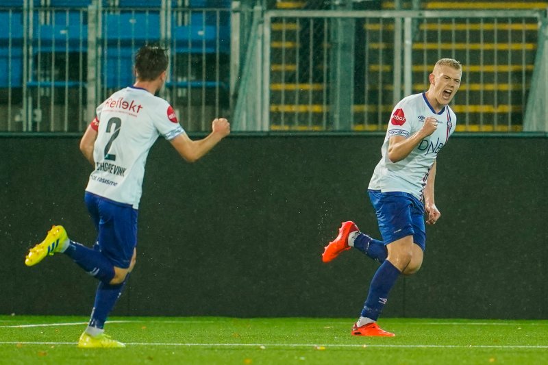 Henrik Bjørdal jubler for sin tredje scoring for året i søndagens kamp mot Strømsgodset (Foto: Fredrik Hagen / NTB)