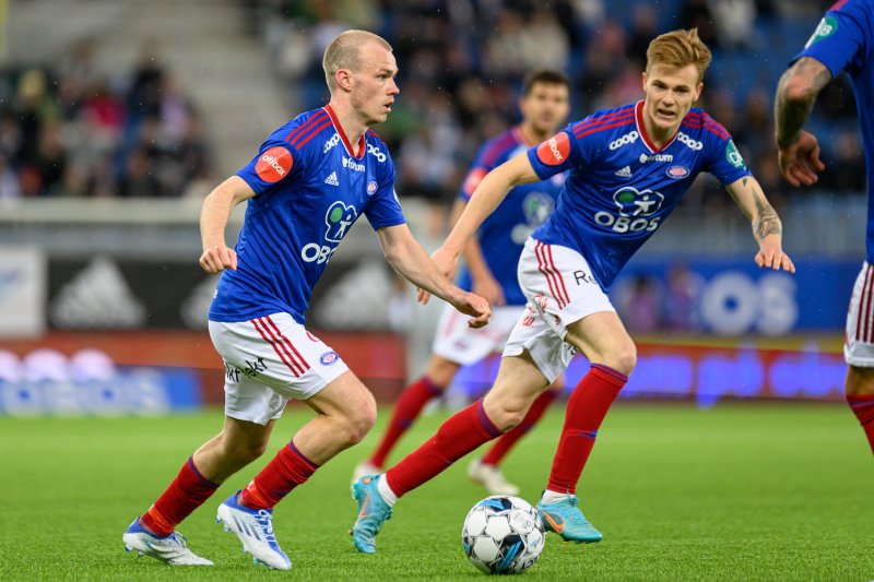 Petter Strand med en stor mulighet før pause (Foto: Morten Mitchell Larød / SPORTFOTO)