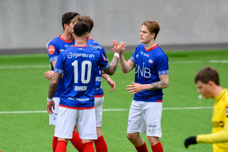 Tobias Christensen scora sitt første for Vålerenga i treningskampen mot Raufoss (Foto: Morten Mitchell Larød / SPORTFOTO)