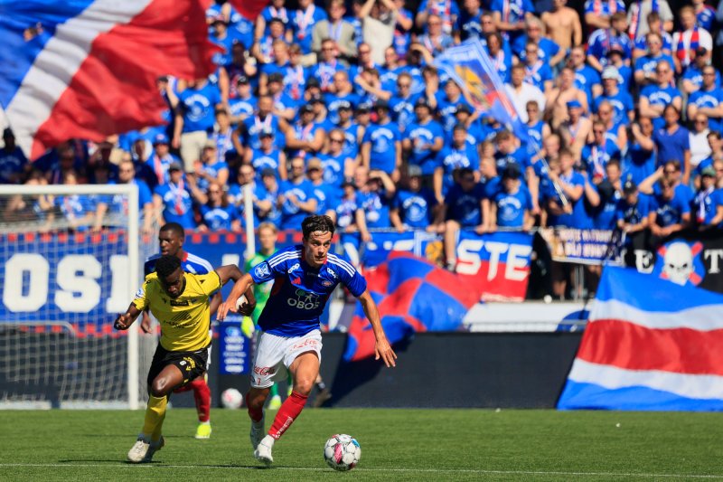 Magnus Riisnæs med 2000 kongeblå i ryggen (Foto: Tor Erik Schrøder / NTB)